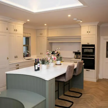 Private Country Made 4 Luxury Gathering