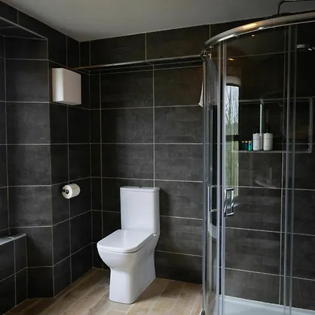 בית נופש Private Country Made 4 Luxury Gathering ניוקאסל ווסט